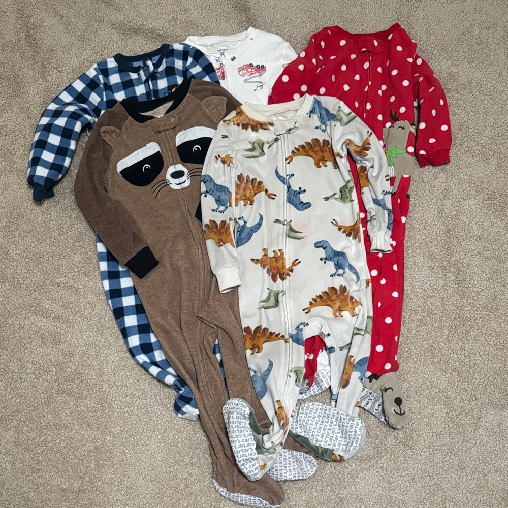 Bundle 5 Carters fleece pijamas Boys size 24/2T